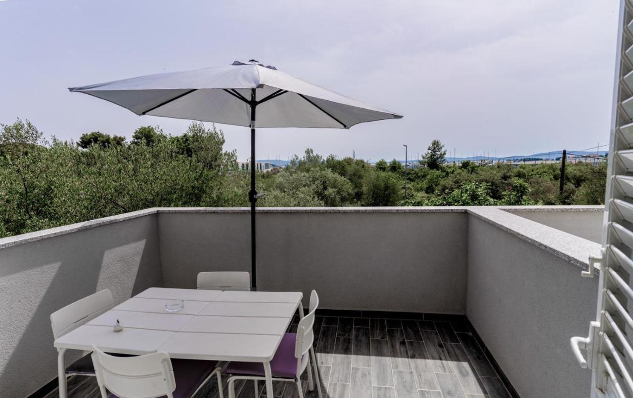 Apartments Happy Сукошан Экстерьер фото
