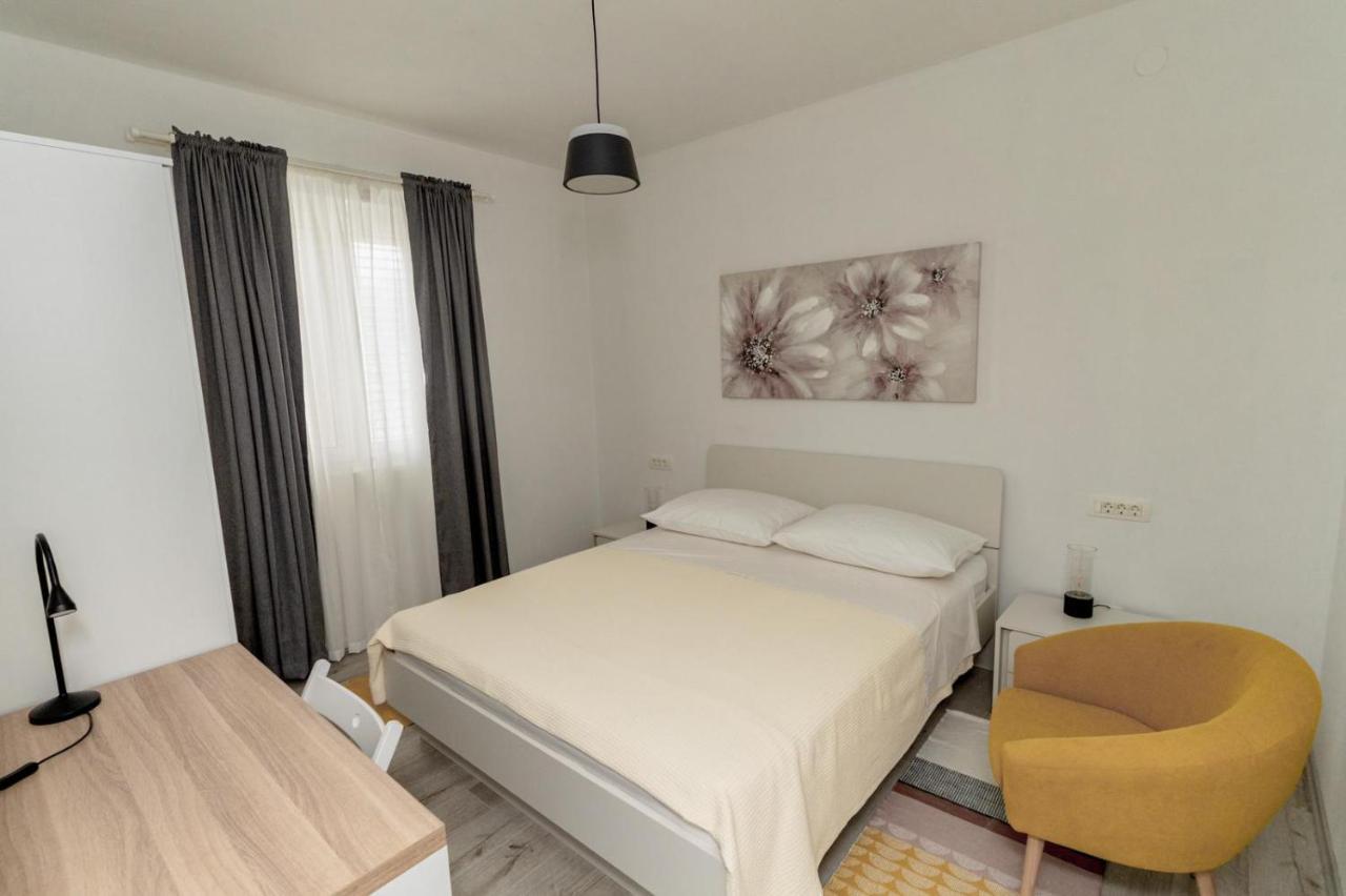 Apartments Happy Сукошан Экстерьер фото